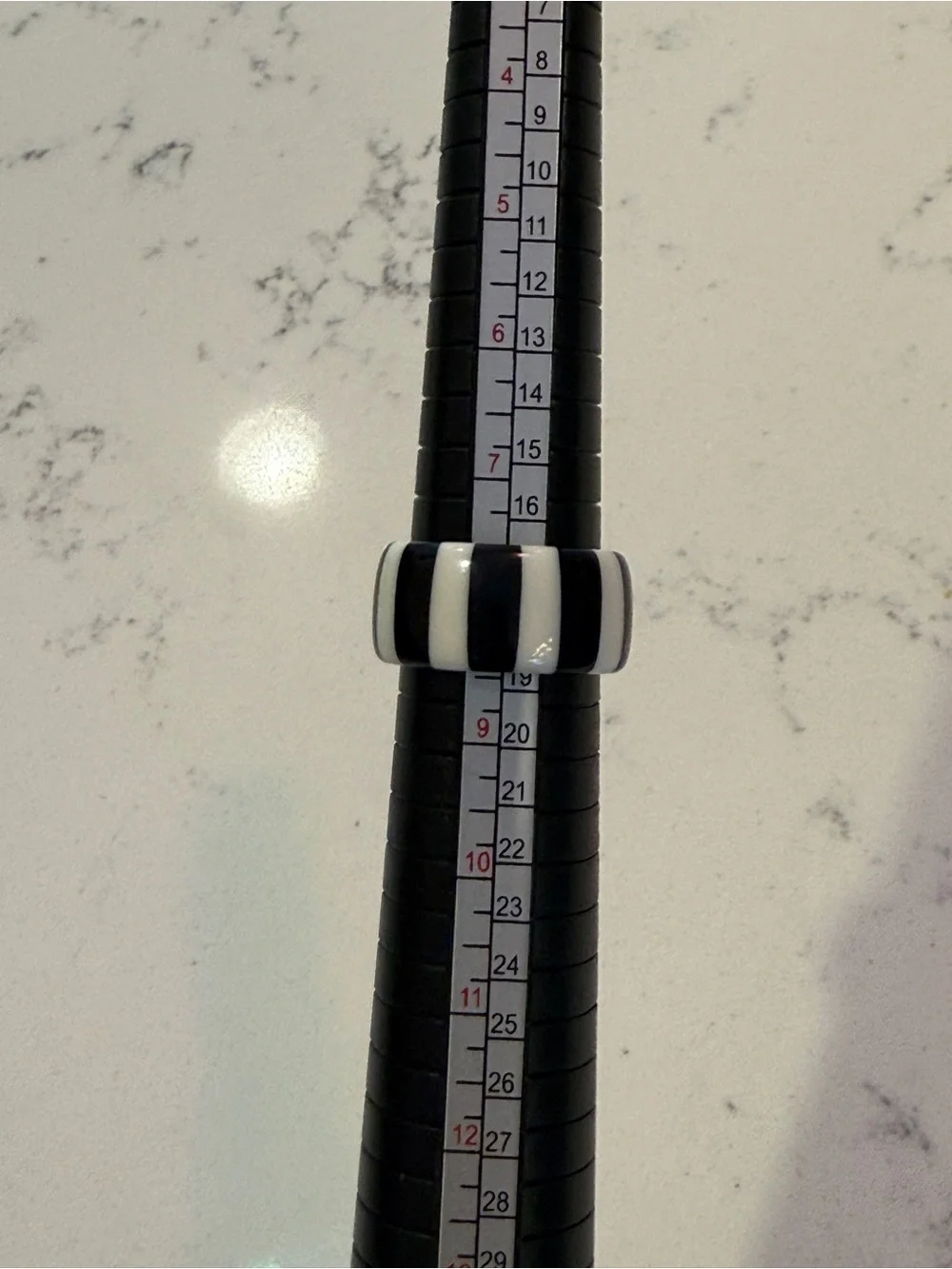 vintage acrylic / resin ring black and white stripe sz 8